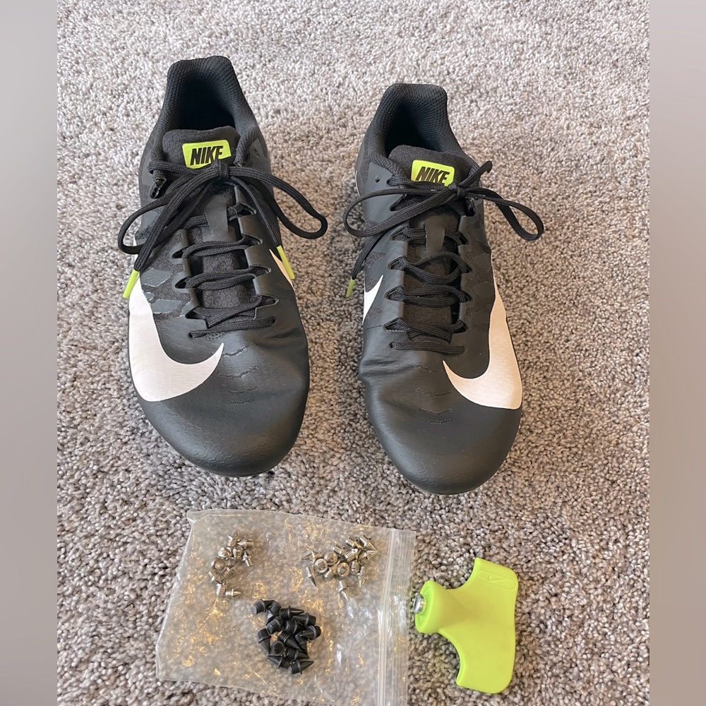 EUC Nike Track Shoes w/screw in spikes